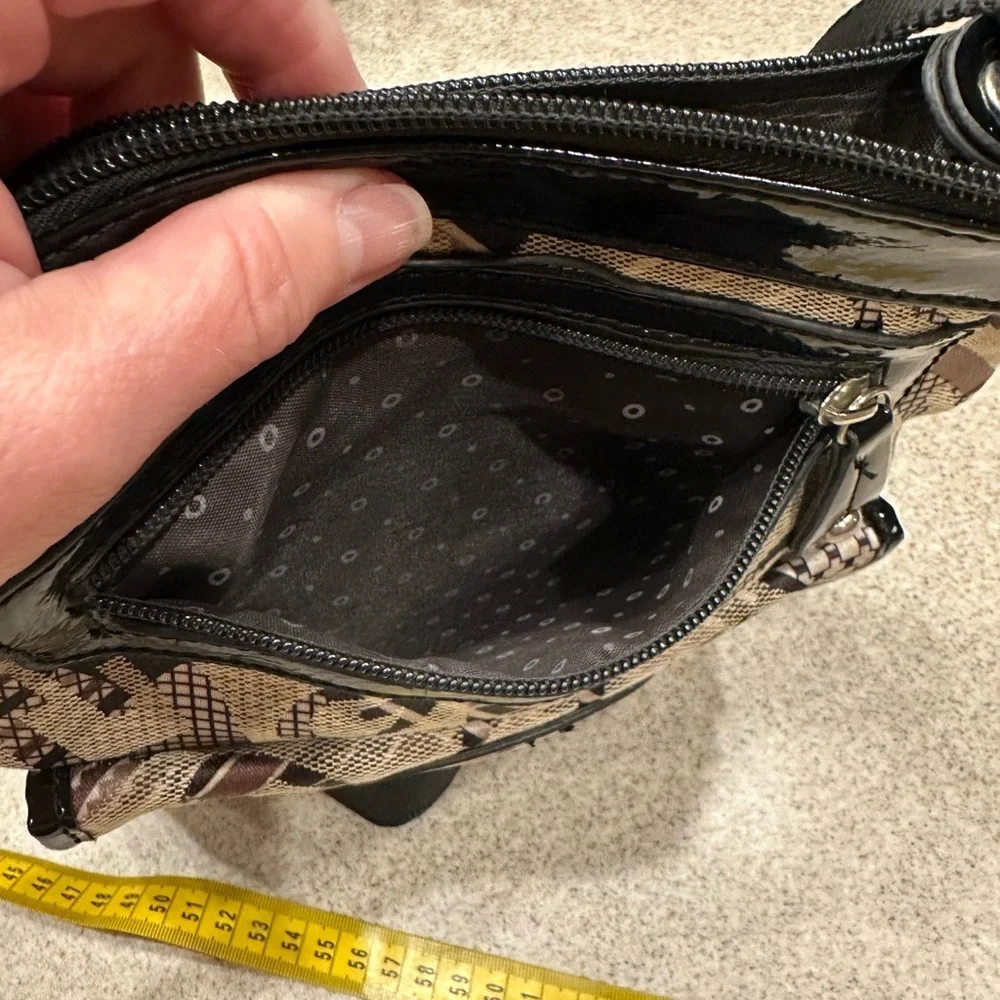 Guess cross body purse purple/white/cream black and silver accents - Picture 7 of 14